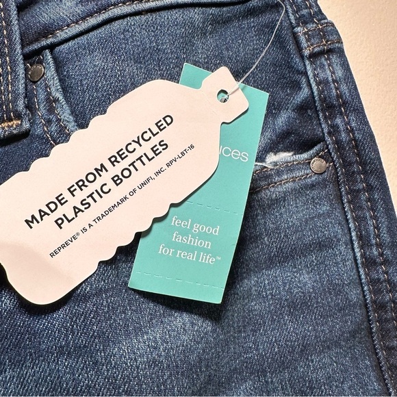 Maurice’s Everflex by M Jeans. Regular Fit.
High Rise Super Skinny Denim 10 Med - Picture 5 of 16